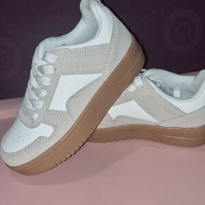 Link Kids Sneakers in White and Tan